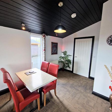 Villa Ochil 9 With Private Hot Tub - Fife - Loch Leven - Lomond Hills - Pet Friendly Kelty Esterno foto