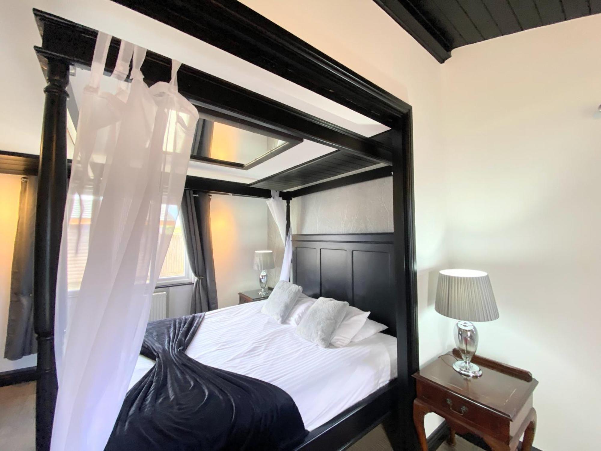 Villa Ochil 9 With Private Hot Tub - Fife - Loch Leven - Lomond Hills - Pet Friendly Kelty Esterno foto