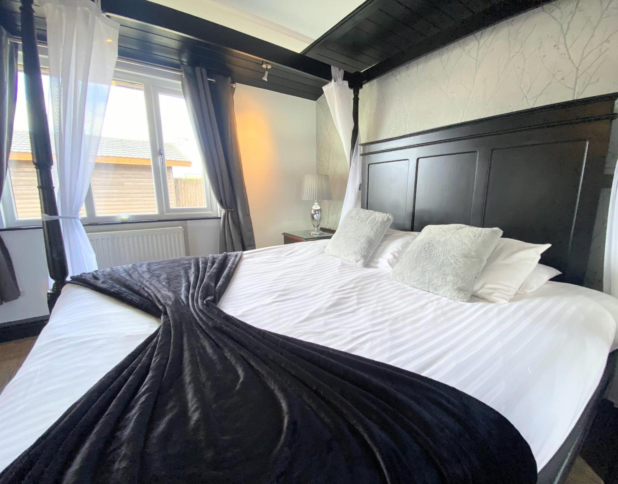 Villa Ochil 9 With Private Hot Tub - Fife - Loch Leven - Lomond Hills - Pet Friendly Kelty Esterno foto