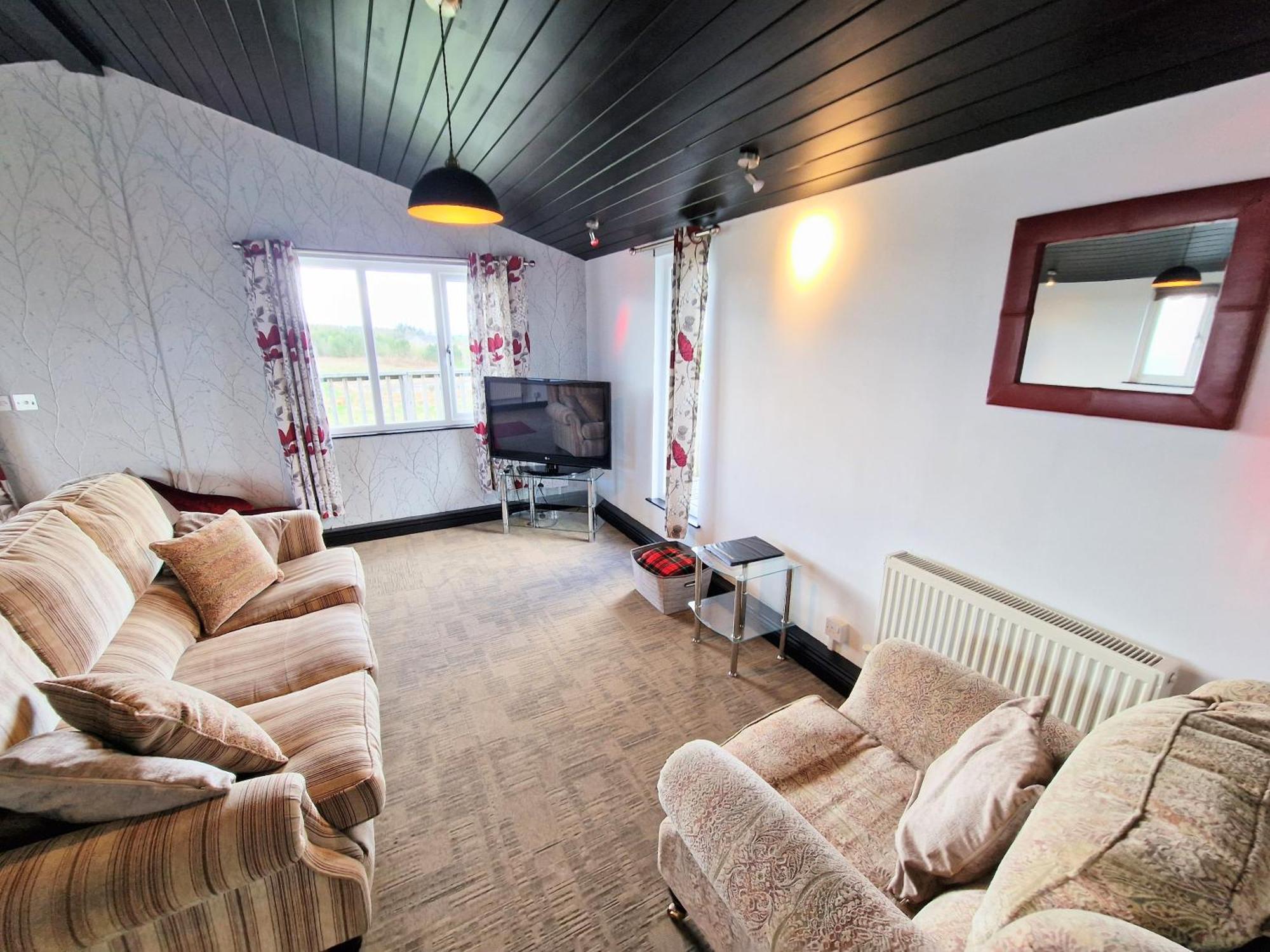 Villa Ochil 9 With Private Hot Tub - Fife - Loch Leven - Lomond Hills - Pet Friendly Kelty Esterno foto