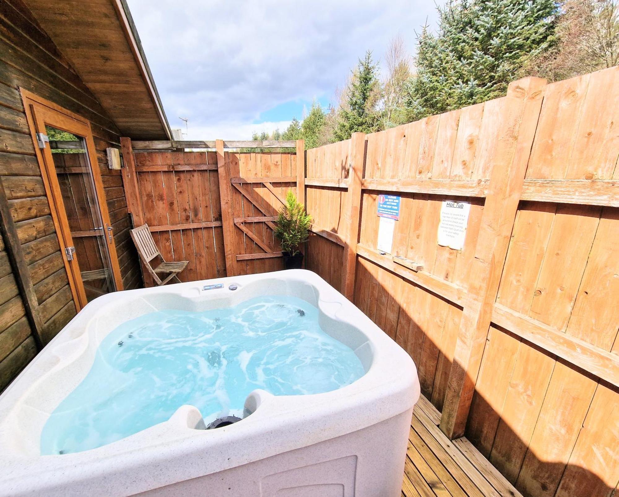 Villa Ochil 9 With Private Hot Tub - Fife - Loch Leven - Lomond Hills - Pet Friendly Kelty Esterno foto