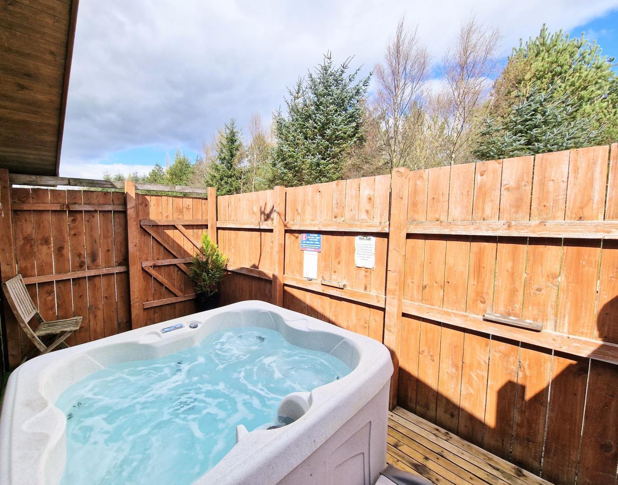 Villa Ochil 9 With Private Hot Tub - Fife - Loch Leven - Lomond Hills - Pet Friendly Kelty Esterno foto