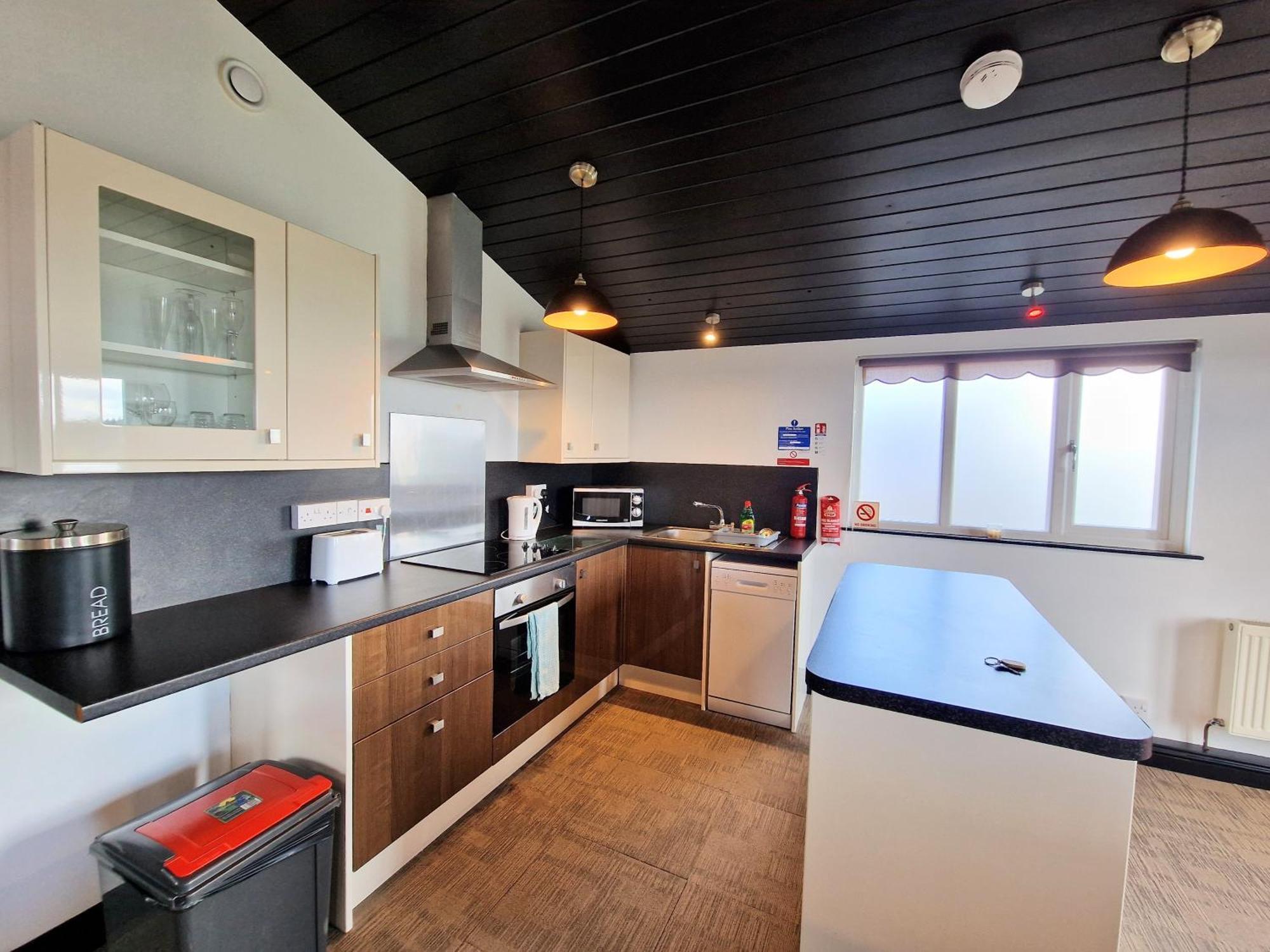 Villa Ochil 9 With Private Hot Tub - Fife - Loch Leven - Lomond Hills - Pet Friendly Kelty Esterno foto